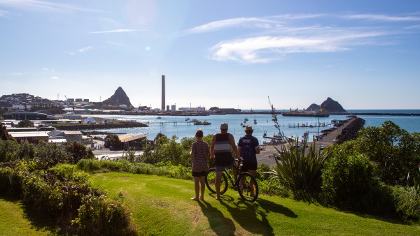 Breakwater Bay - view from Belt Road Holiday Park - 3 people looking down on the bay